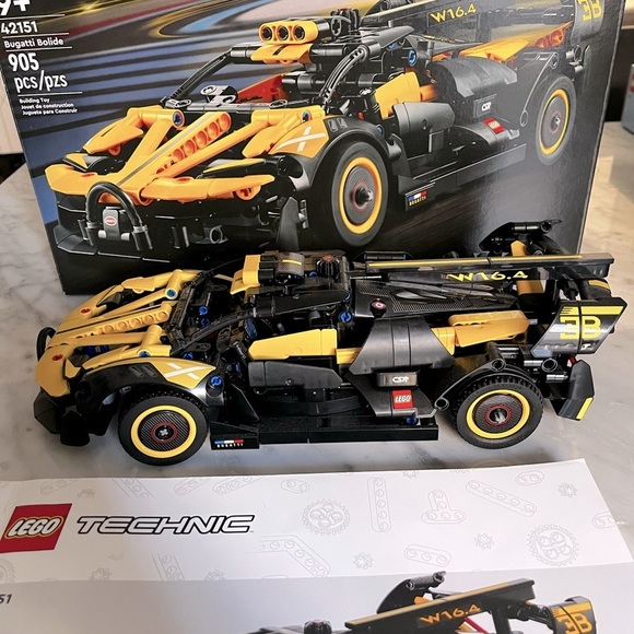 LEGO 42151 Bugatti Bolide 905pcs Technic-Pre Owned - Picture 2 of 4